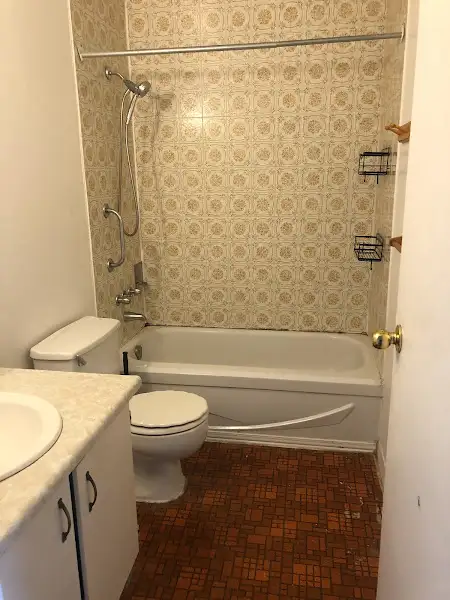 ELLIOT LAKE: 3 Bedroom Townhouse w garage, yard, basement - Photo 8