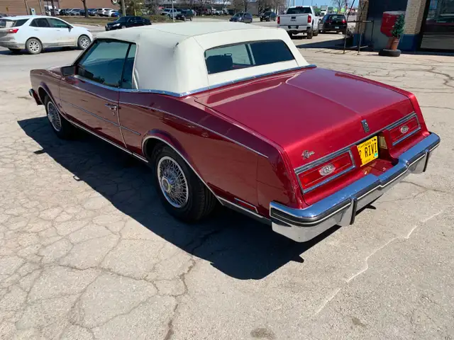 1982 Buick Riviera Convertible Second Owner with only 62,000 kms - Photo 6