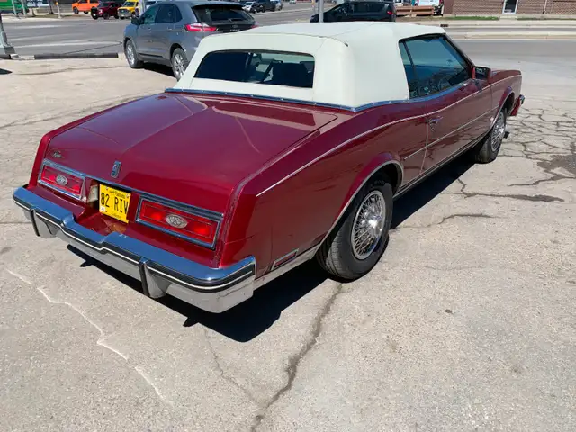1982 Buick Riviera Convertible Second Owner with only 62,000 kms - Photo 7