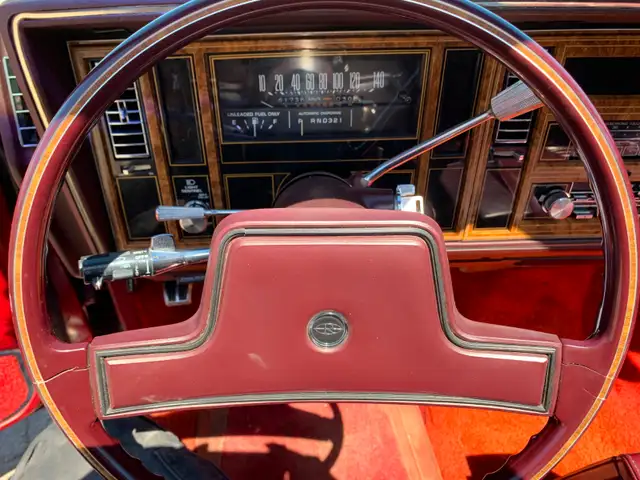 1982 Buick Riviera Convertible Second Owner with only 62,000 kms - Photo 8