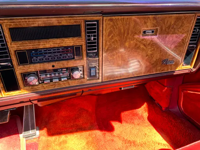 1982 Buick Riviera Convertible Second Owner with only 62,000 kms - Photo 9