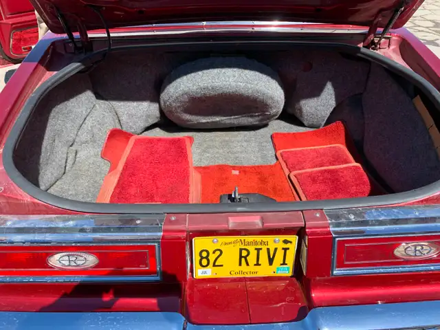 1982 Buick Riviera Convertible Second Owner with only 62,000 kms - Photo 13