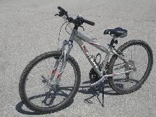 IT'S A SMALL GIANT 26' GIANT BUILDER LIGHT 21 SPD   SUSPENSION!