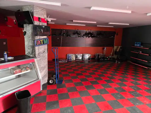 Convenience Store For Rent - Photo 3