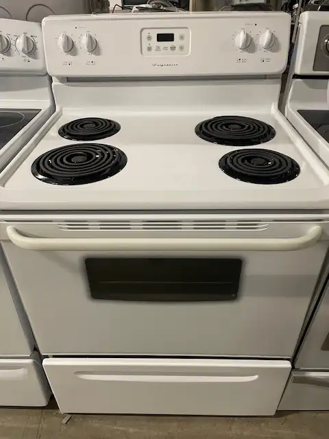 Cuisinière blanche ronds serpentins Frigidaire