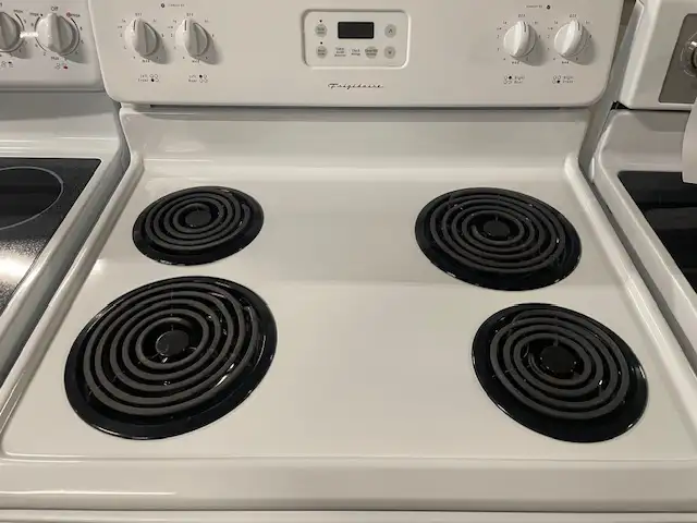 Cuisinière blanche ronds serpentins Frigidaire - Photo 2