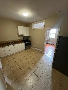 2 Bedroom 1 Bathroom Apartment Downtown Lindsay - Photo 3