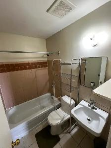 2 Bedroom 1 Bathroom Apartment Downtown Lindsay - Photo 4