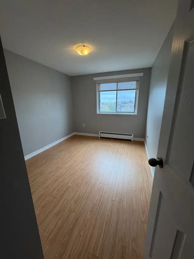 All inclusive ELMSMERE/MONTREAL RD, 2 Bed condo $2,150.00/month - Photo 5