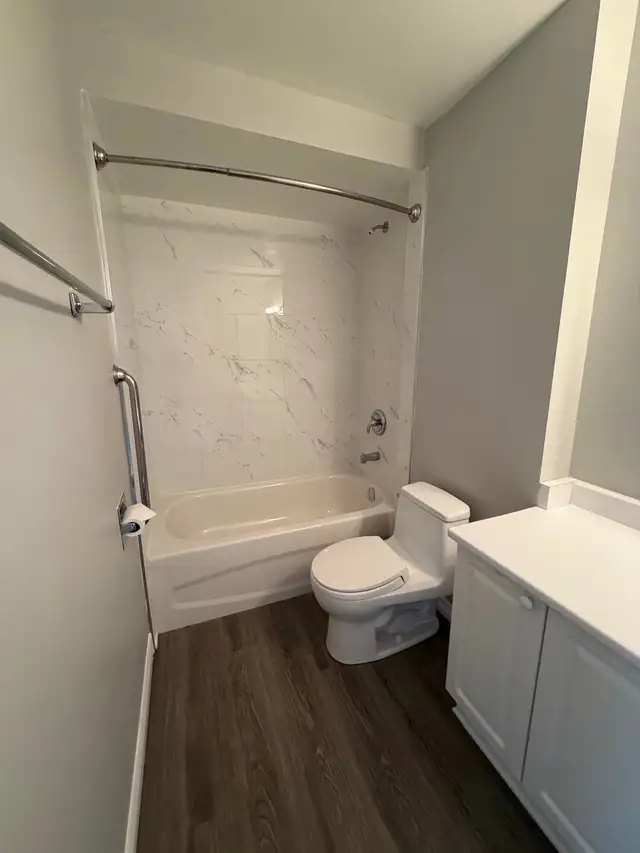 All inclusive ELMSMERE/MONTREAL RD, 2 Bed condo $2,150.00/month - Photo 9