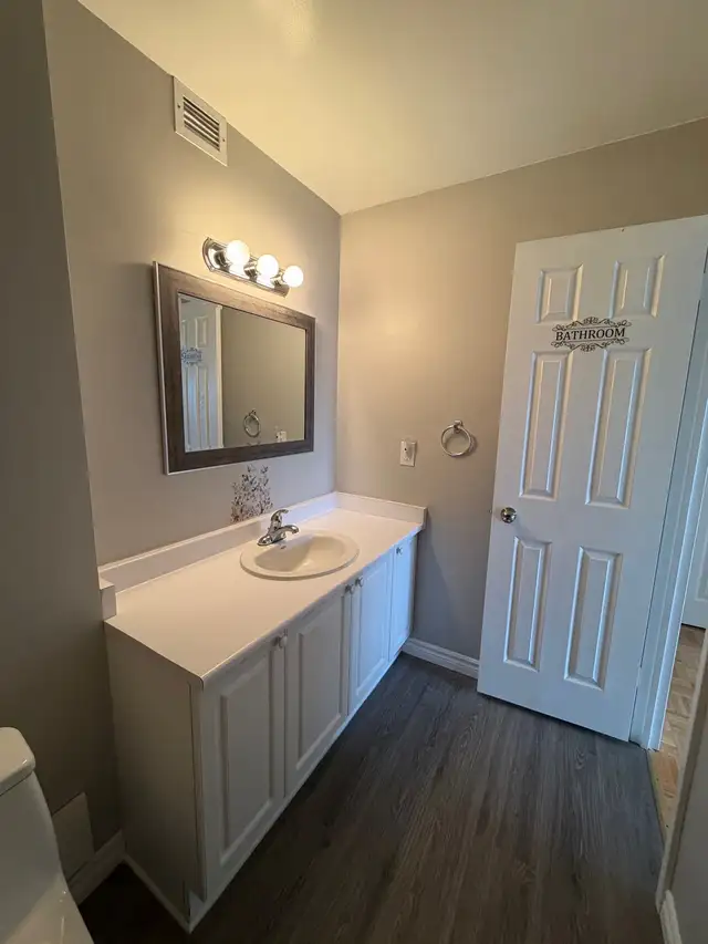 All inclusive ELMSMERE/MONTREAL RD, 2 Bed condo $2,150.00/month - Photo 10