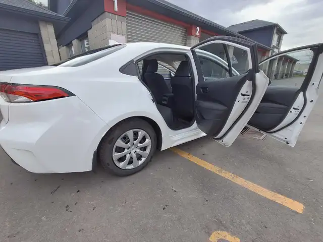 Toyota Corolla LE - Photo 10