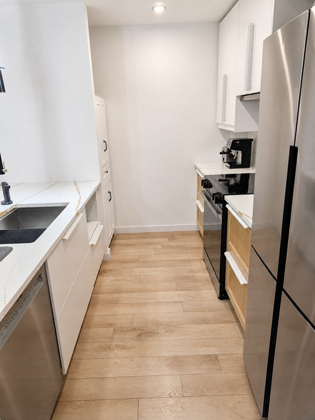 Newly Renovated 4 1/2 Apartment for Rent – Ville-Marie - Photo 4