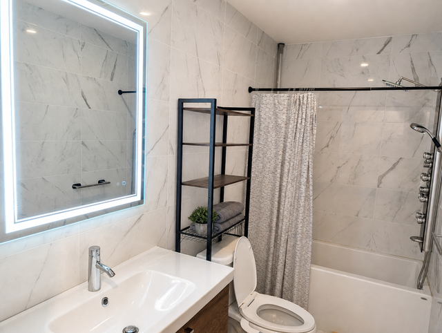Newly Renovated 4 1/2 Apartment for Rent – Ville-Marie - Photo 6