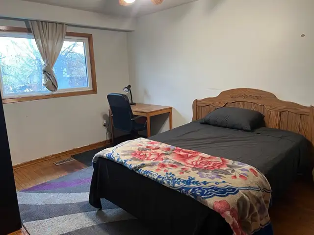 Room For Rent Close To Centennial College - Photo 2