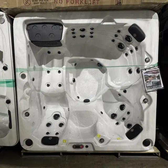 Toronto SE Hot Tub, 6 Person 44 Jet Hot Tub, Outdoor, Spa
