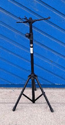 Yorkville Triple Guitar Stand (29502677)