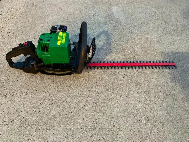 Weed Eater Gas Hedge Trimmer GHT 22