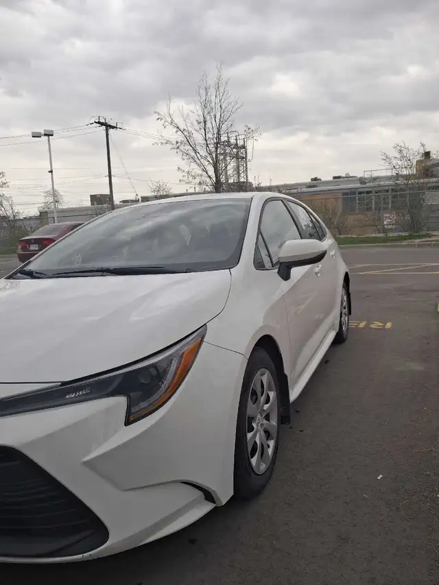 Toyota Corolla LE - Photo 3