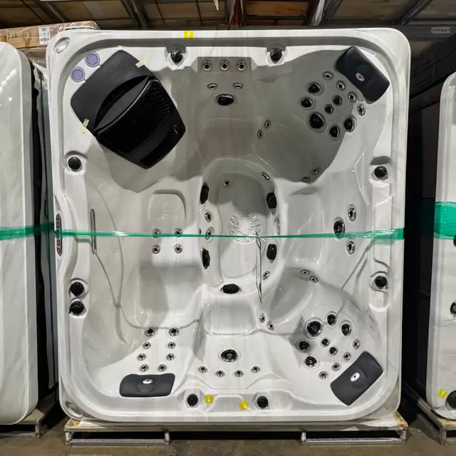 Alberta 6-Person 55-Jet Hot Tub