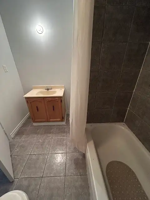 ELLIOT LAKE: 3 Bedroom townhouse for rent - Photo 9