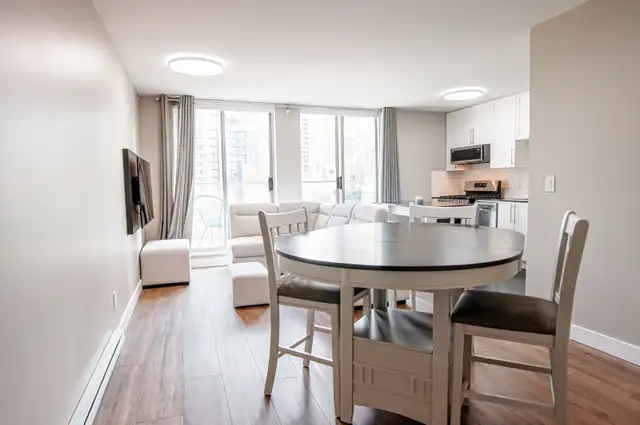 Sleeps 6 - Yaletown Townhouse-Style Condo - Photo 3