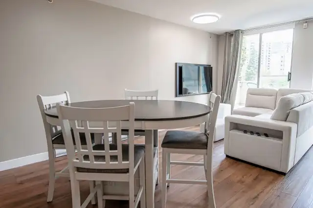 Sleeps 6 - Yaletown Townhouse-Style Condo - Photo 4