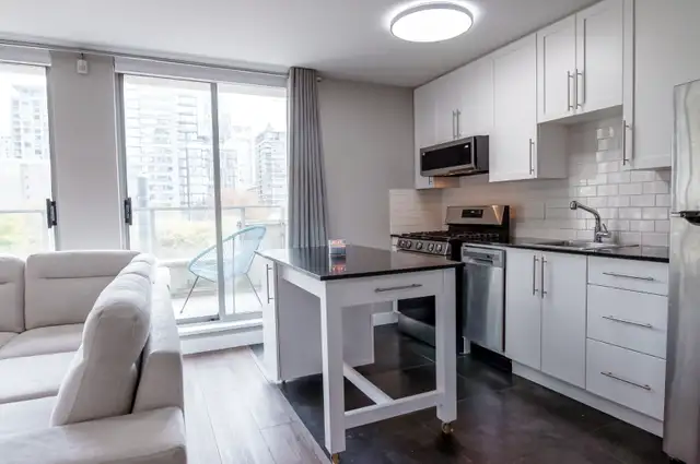 Sleeps 6 - Yaletown Townhouse-Style Condo - Photo 5