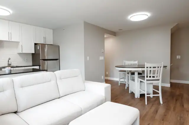 Sleeps 6 - Yaletown Townhouse-Style Condo - Photo 8