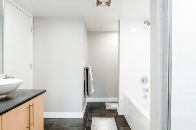 Sleeps 6 - Yaletown Townhouse-Style Condo - Photo 13