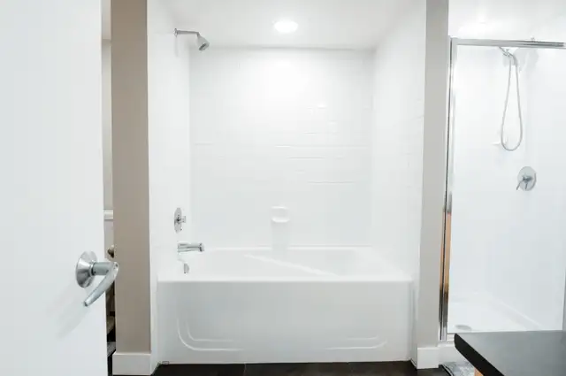 Sleeps 6 - Yaletown Townhouse-Style Condo - Photo 15