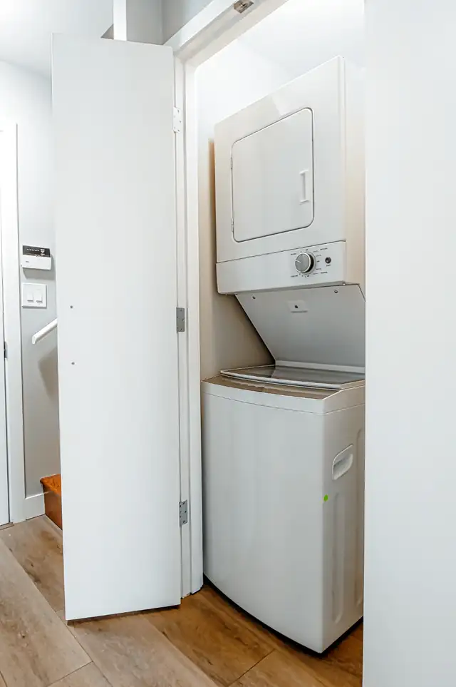 Sleeps 6 - Yaletown Townhouse-Style Condo - Photo 20