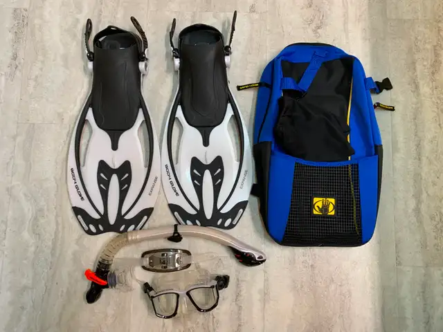 Body Glove Mask, Snorkel & Fins c/w Backpack