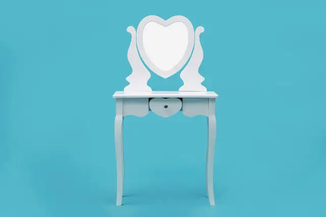 Special Heart ❤️ Shaped Makeup Vanity Table Set STOOL INCLUDED. - Photo 2