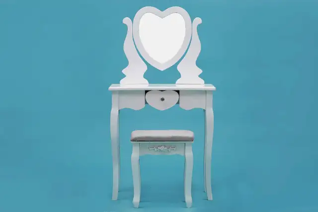 Special Heart ❤️ Shaped Makeup Vanity Table Set STOOL INCLUDED. - Photo 2