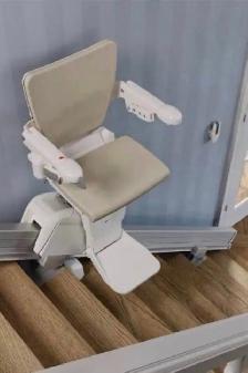 Stairlift Handicare 1100 Model 7 Steps 2 AVAILABLE