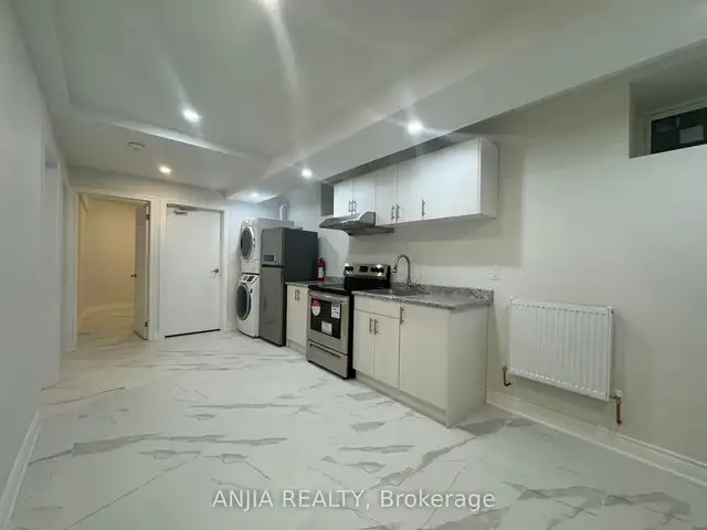 High park-New renovated 3Bdr 1Bath bsmt apt ,Dog & Cat friendly - Photo 2
