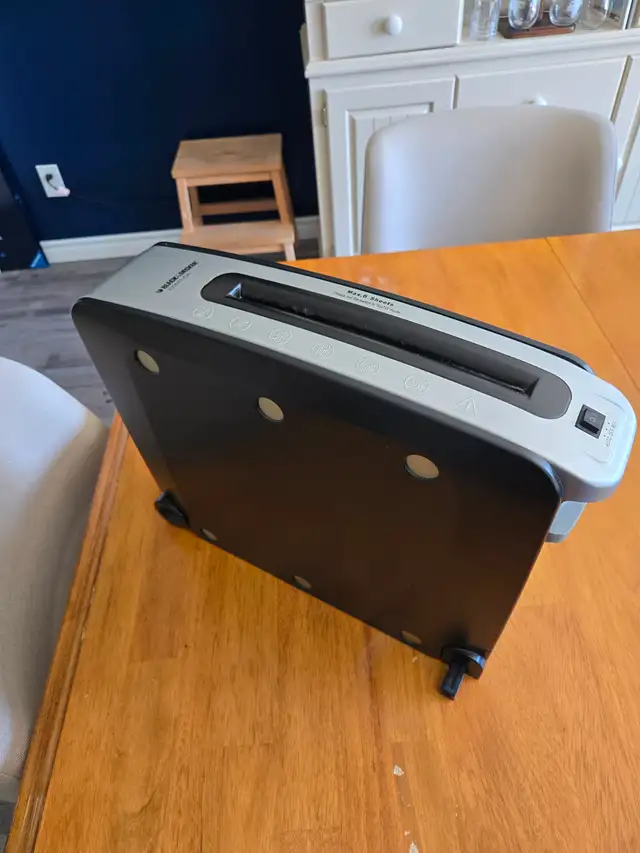 Paper Shredder - Photo 2