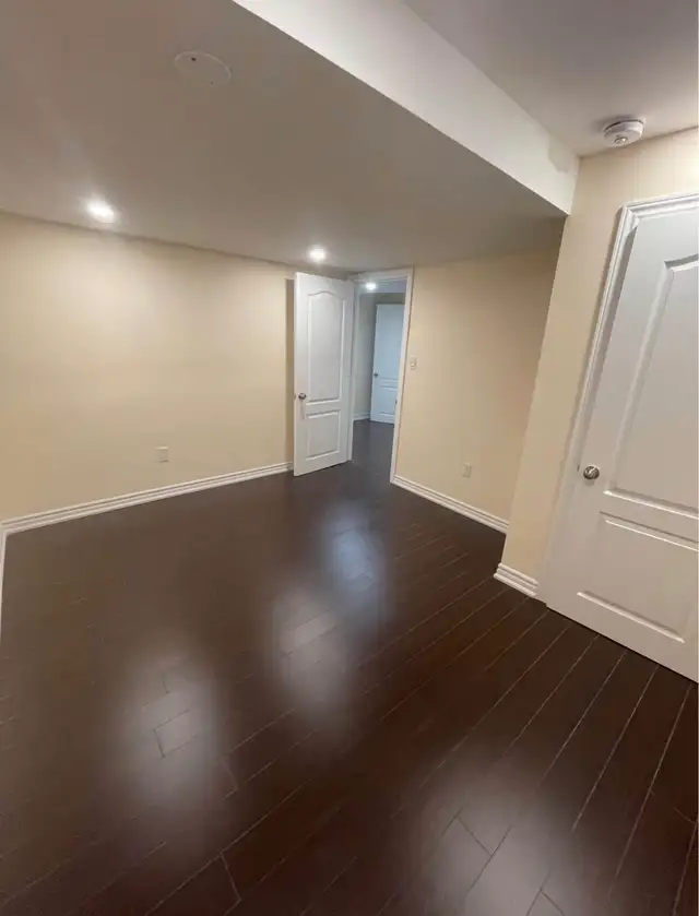 LEGAL 2-Bedroom Basement Appartment vailable from June 1st 2026 - Photo 3