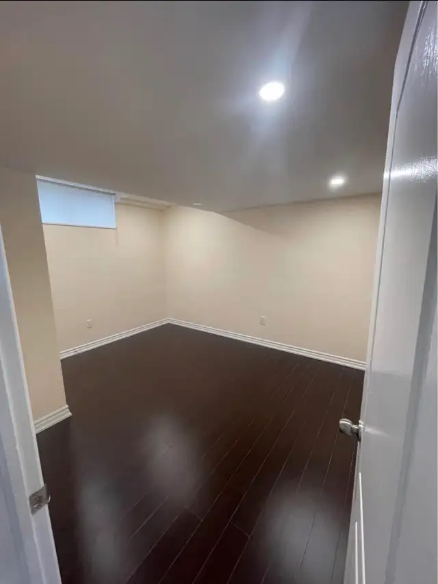 LEGAL 2-Bedroom Basement Appartment vailable from June 1st 2026 - Photo 4