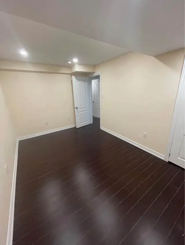 LEGAL 2-Bedroom Basement Appartment vailable from June 1st 2026 - Photo 5