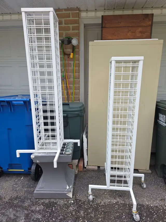 Rectangular Steel 4 Sided Rolling Tower Rack Full Swivel Casters