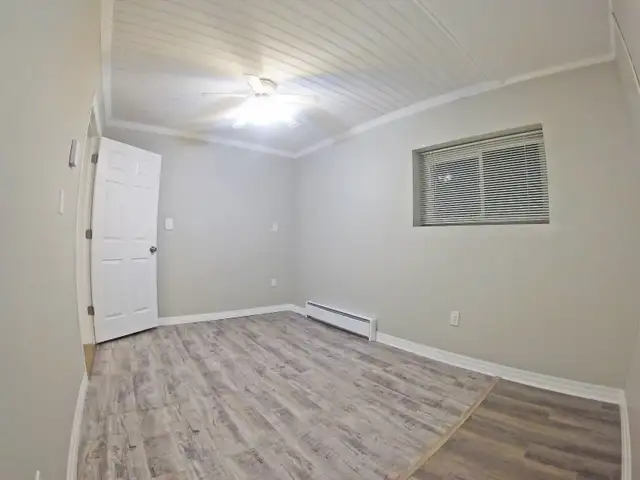 2 Bedroom Apartment - Renovated/Bright/Spacious/All inclusive - Photo 7