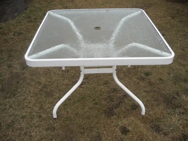 Square patio table