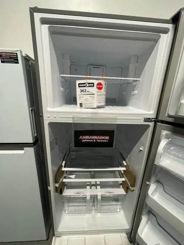 NEW 29.5" Midea Stainless Steel Fridge (Top Mount) 18 Cu.Ft - Photo 2