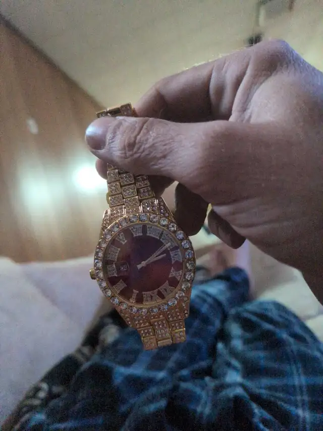 selling watch. - Photo 2