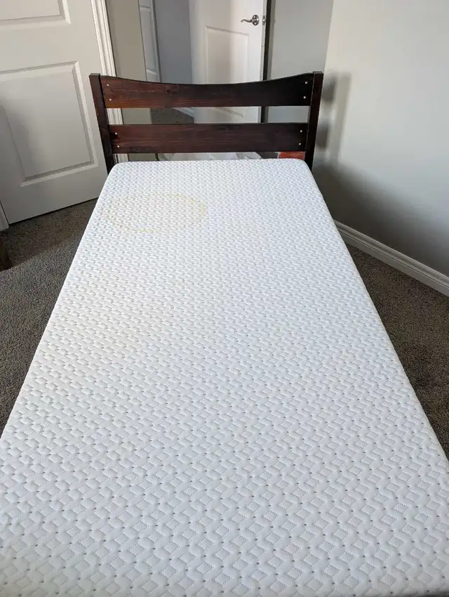 Twin mattress and frame - Photo 2