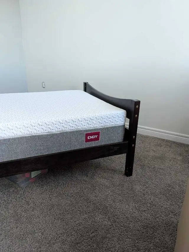 Twin mattress and frame - Photo 4