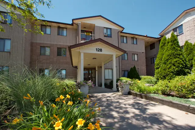 2 Bdrm. Apt. for Rent in with In-suite Laundry! - Photo 2