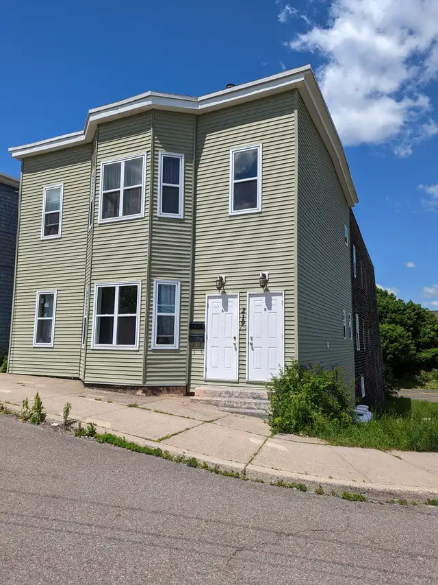 219C Newman - Updated Bachelor North, Private Entrance